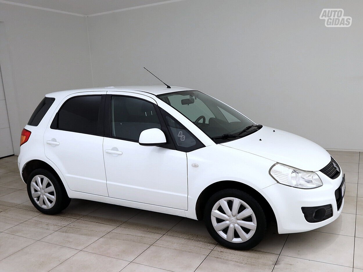 Suzuki SX4 2010 y Hatchback