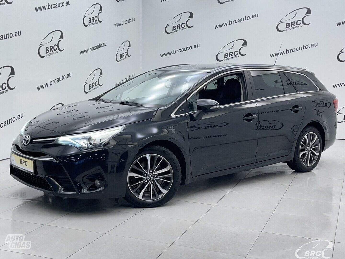 Toyota Avensis 2.0 D-4D Wagon 2015 г