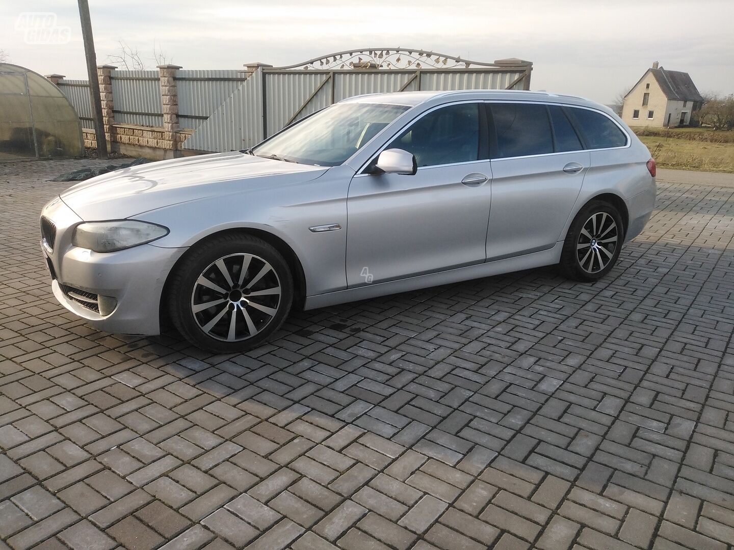 Bmw 520 2012 г Внедорожник / Кроссовер