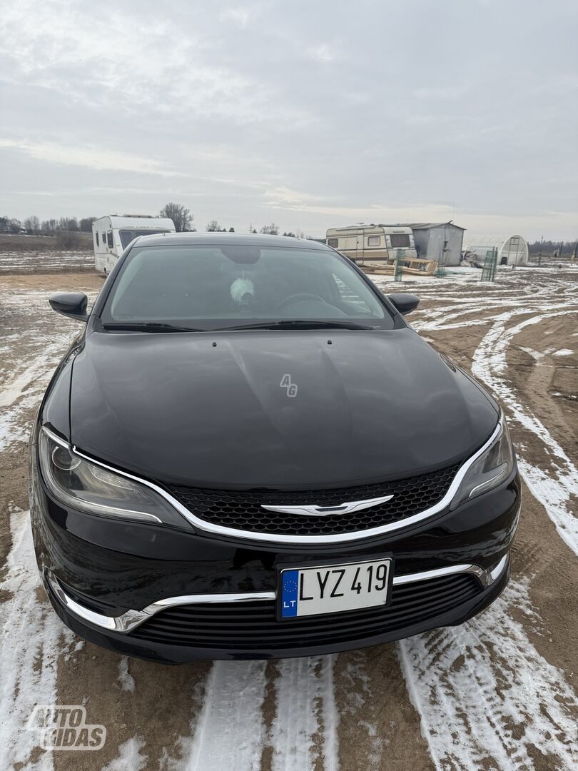 Chrysler 200 2015 y Sedan