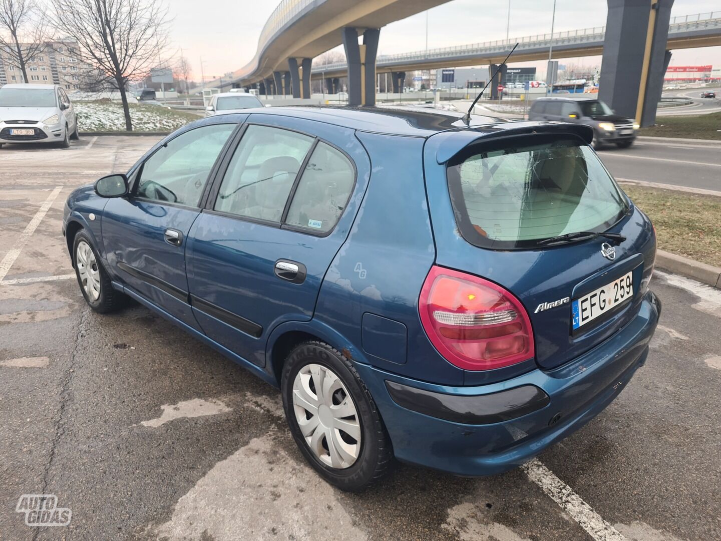 Nissan Almera 2001 m Hečbekas