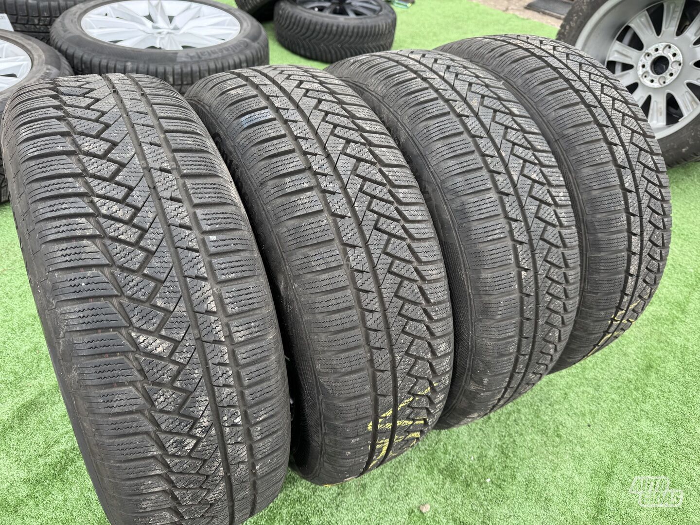 Continental Siunciam, 7-8mm R17 winter tyres passanger car