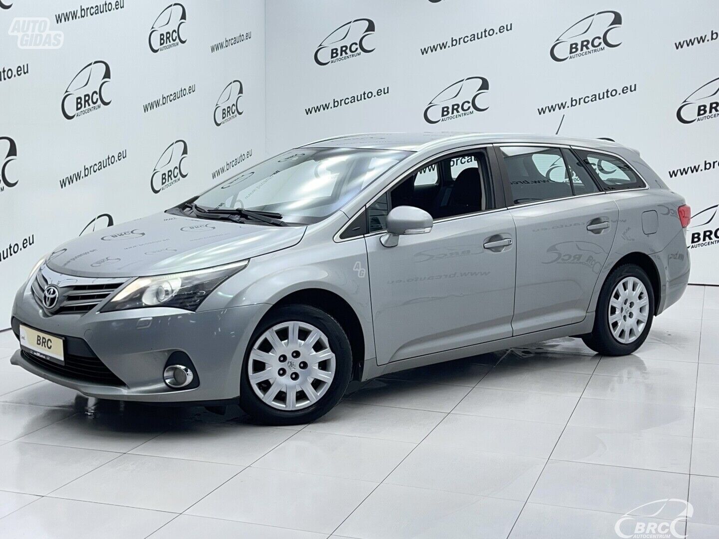 Toyota Avensis 1.8 Valvematic Linea 2012 m