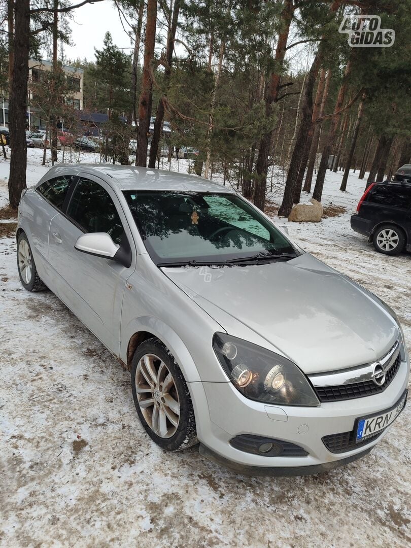 Opel Astra 2010 г Купе