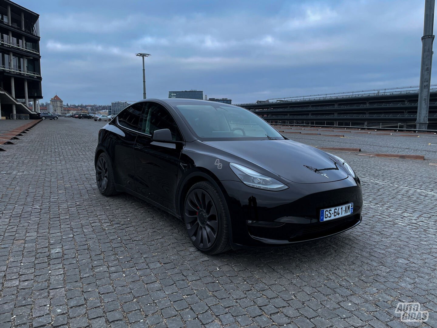 Tesla Model Y 2023 г Внедорожник / Кроссовер