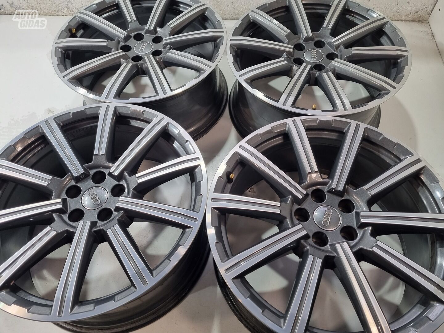 Audi Q7, R20 Q7 light alloy R20 rims