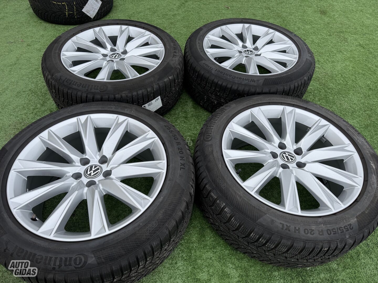 Volkswagen Siunciam, 9J ET38 light alloy R20 rims