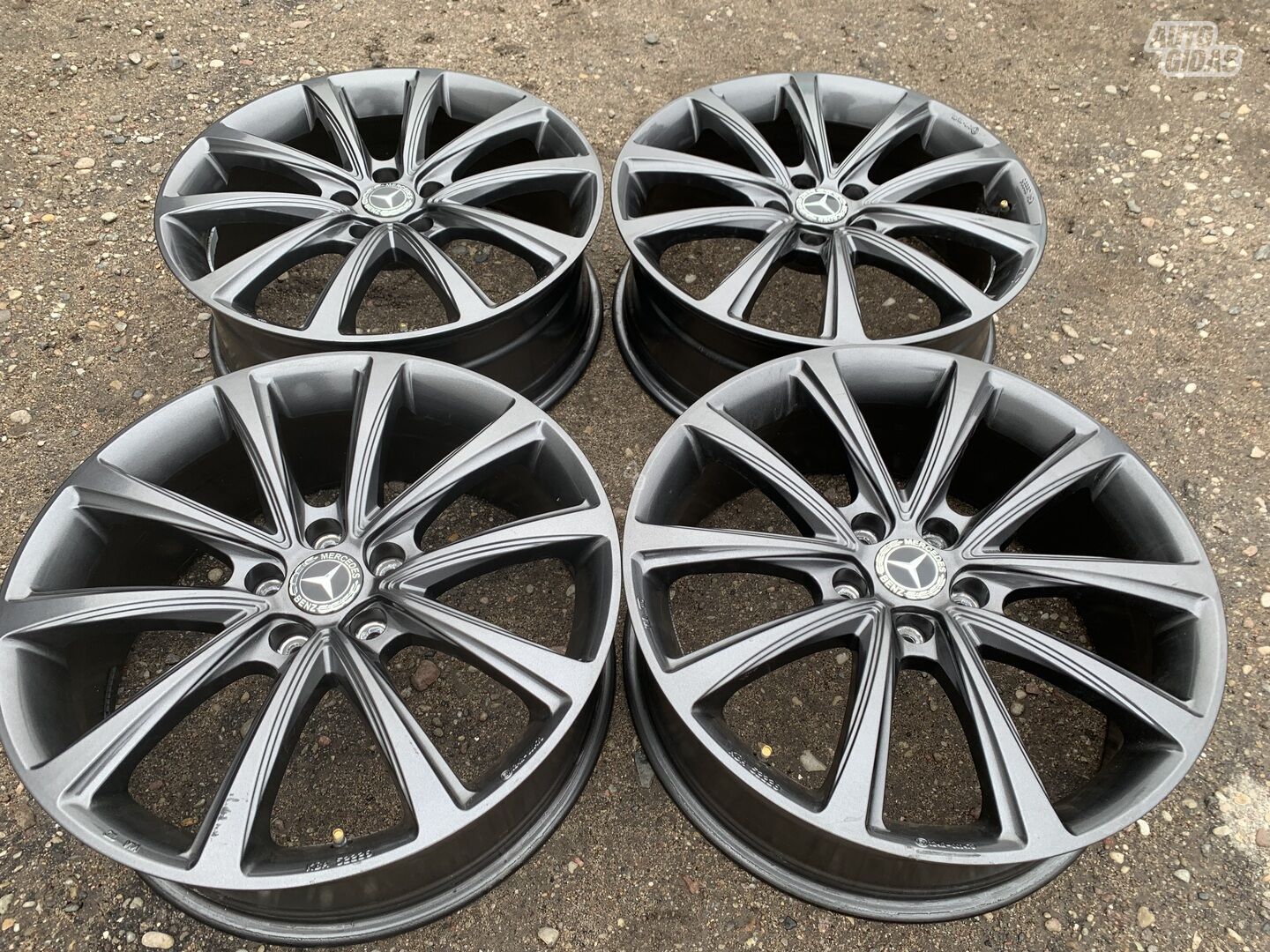 Mercedes-Benz Siunciam, 6.5J ET46 light alloy R16 rims