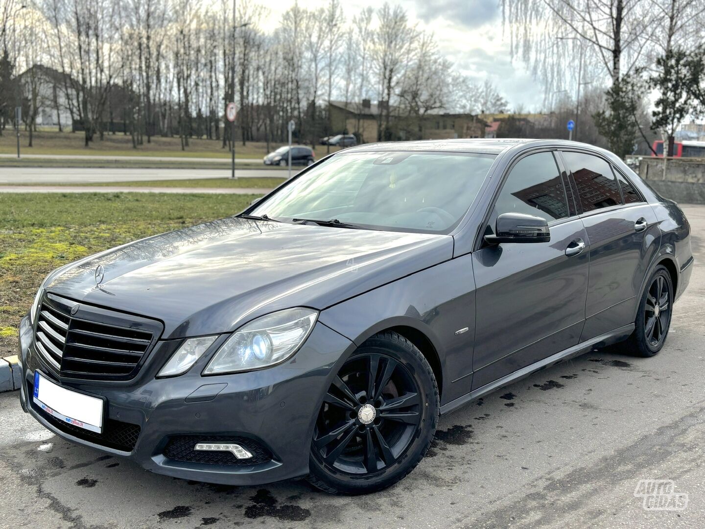 Mercedes-Benz E 200 2010 г Седан