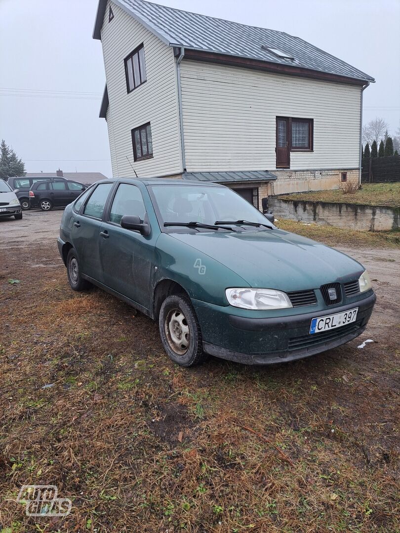 Seat Cordoba 2000 г Седан