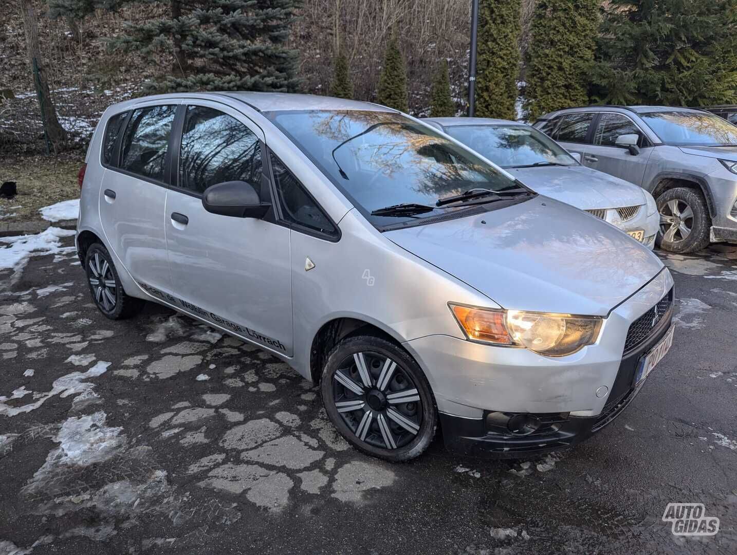 Mitsubishi Colt 2010 y Hatchback