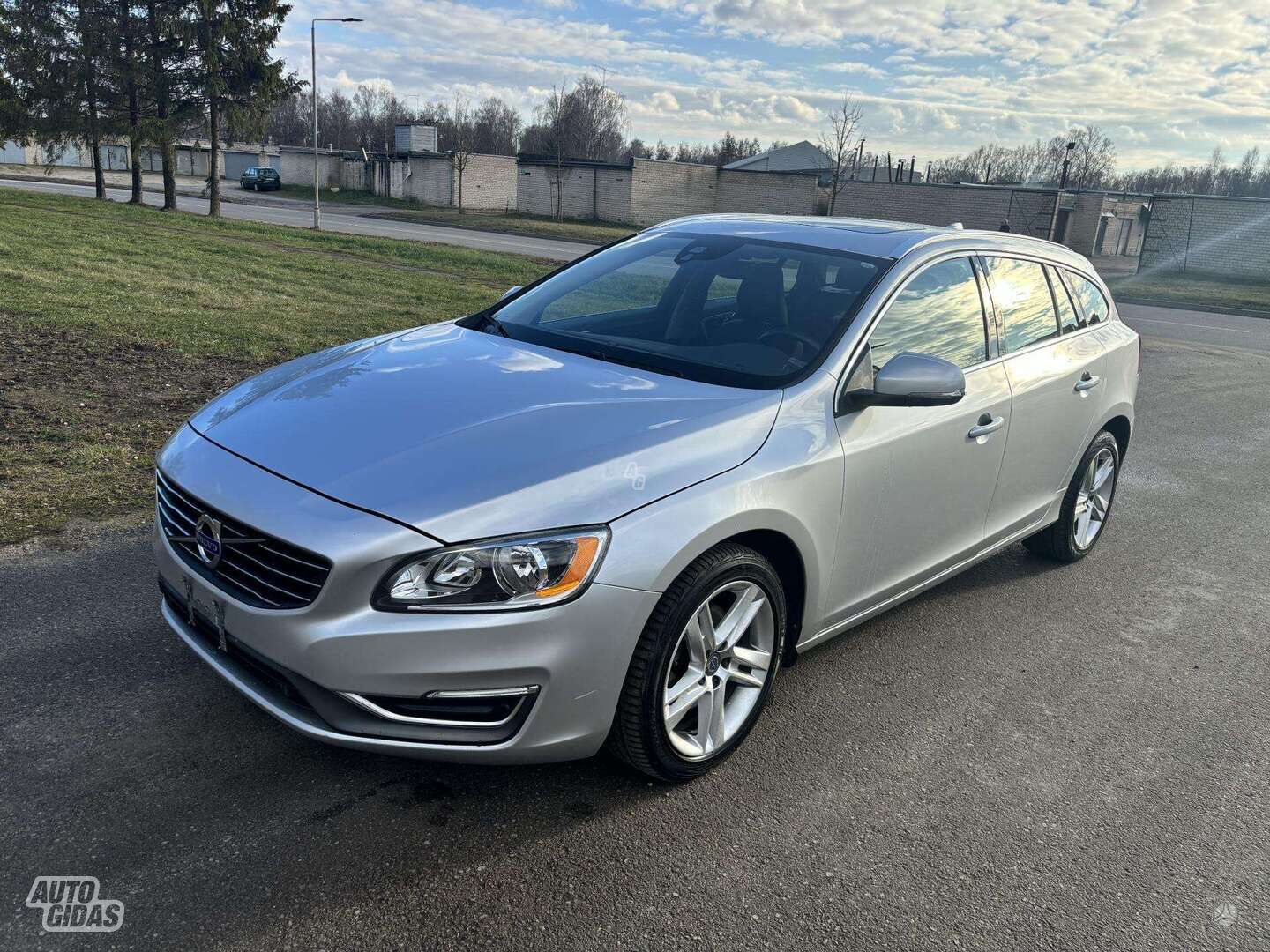 Volvo V60 2015 m Vienatūris