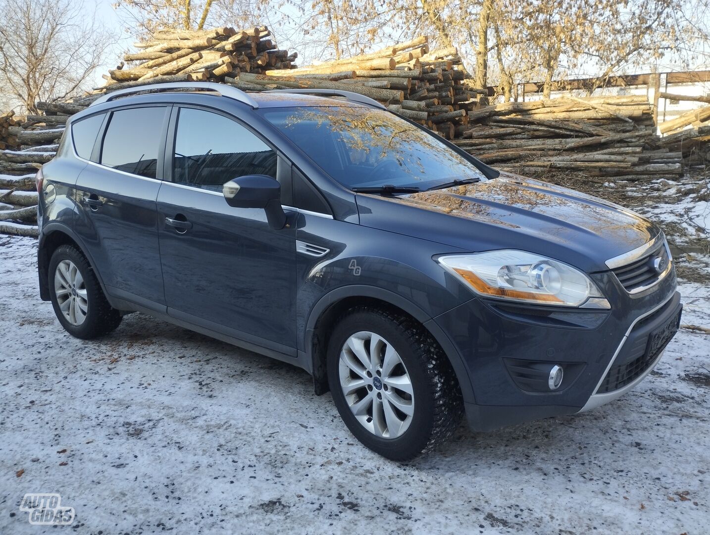 Ford Kuga 2009 y Off-road / Crossover