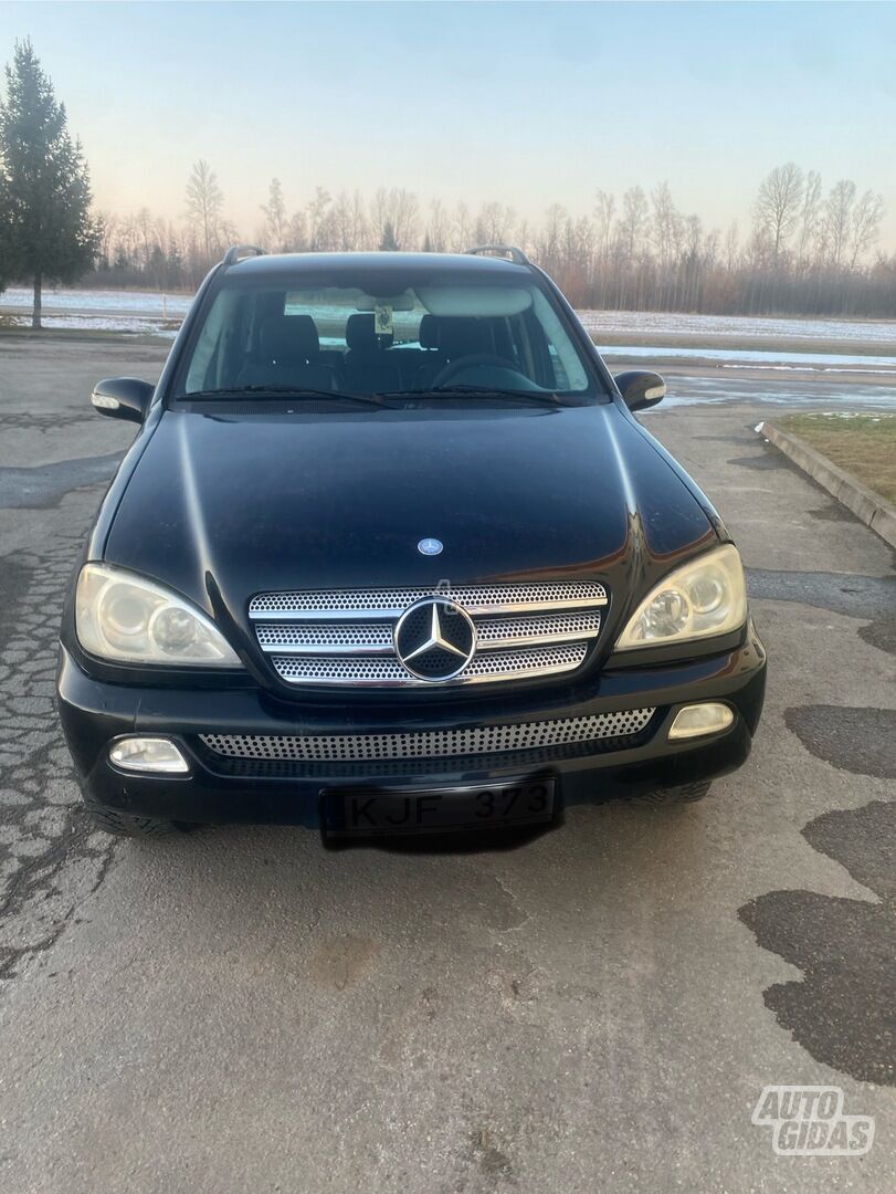 Mercedes-Benz ML 270 2003 y Sedan