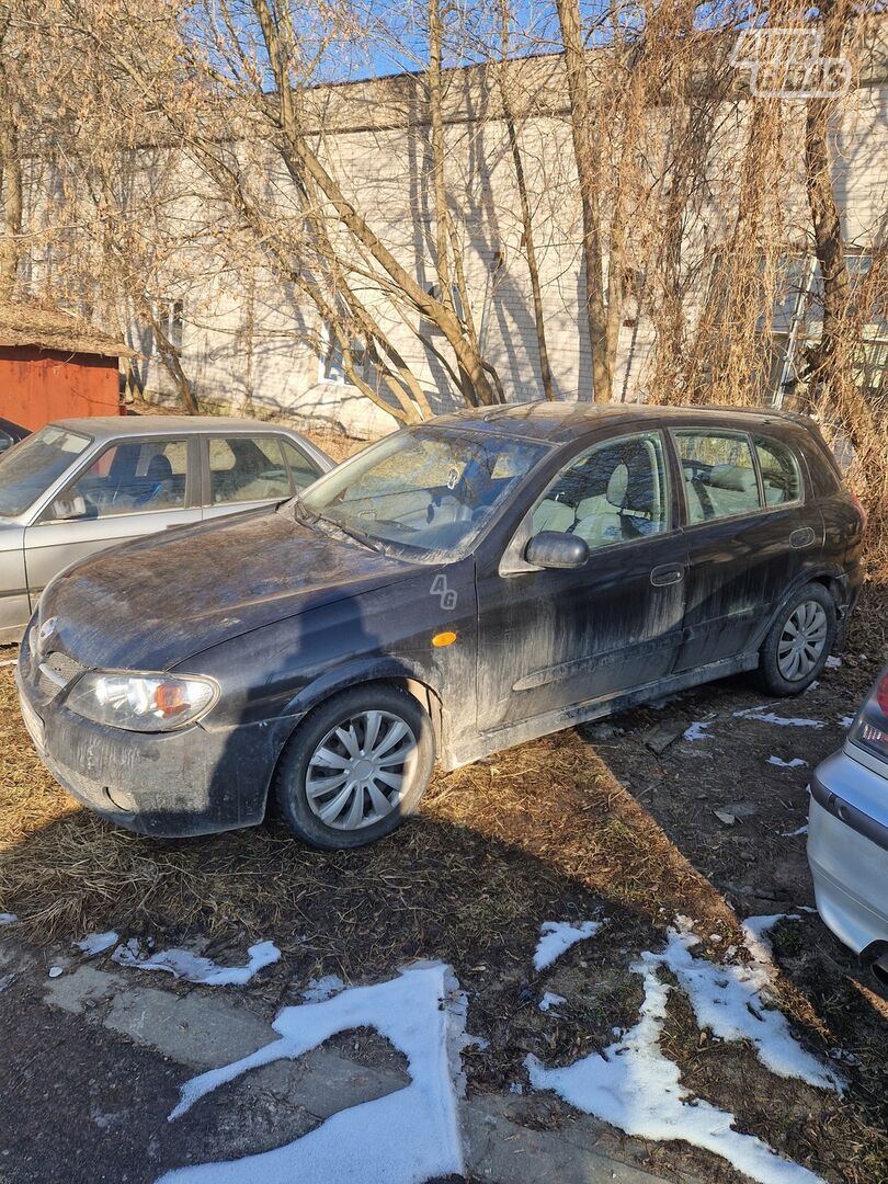 Nissan Almera 2002 y Hatchback