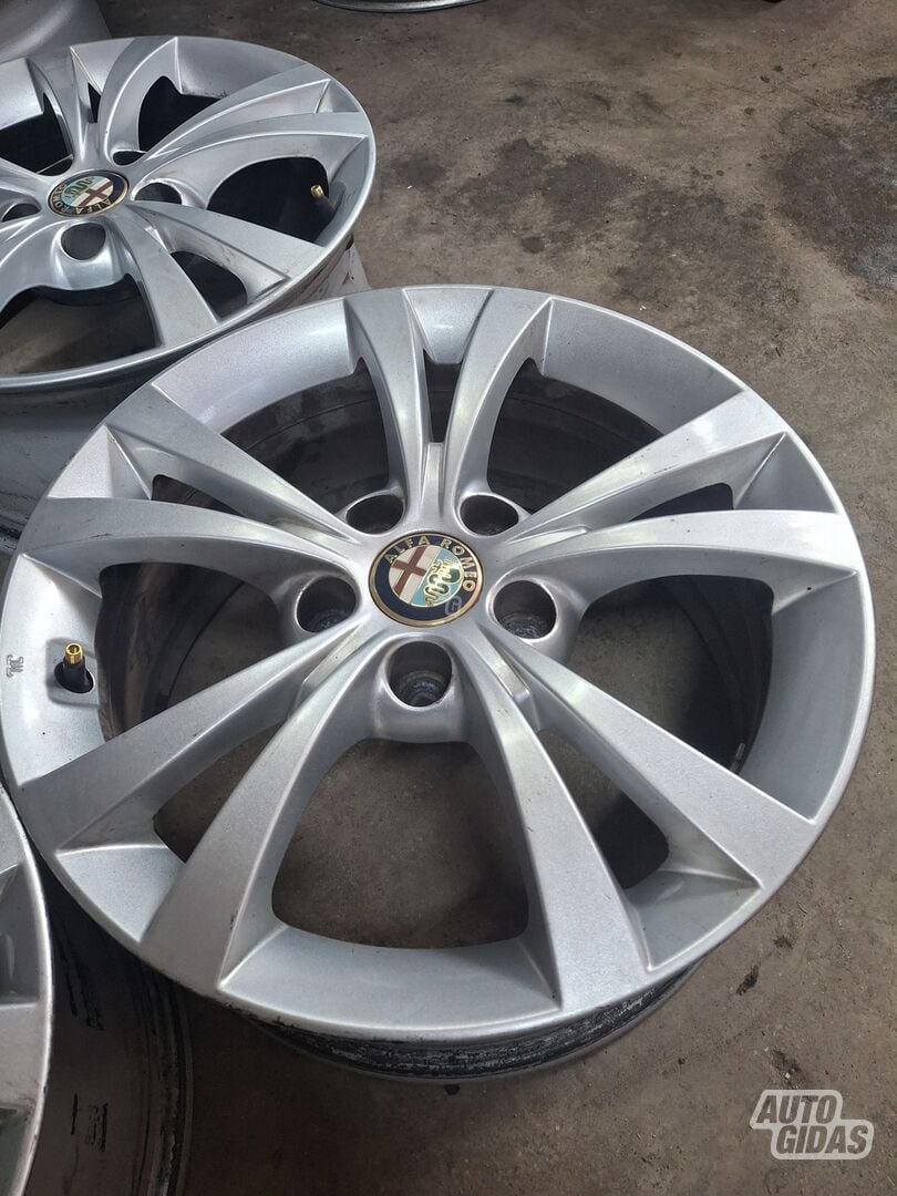 Alfa Romeo light alloy R16 rims