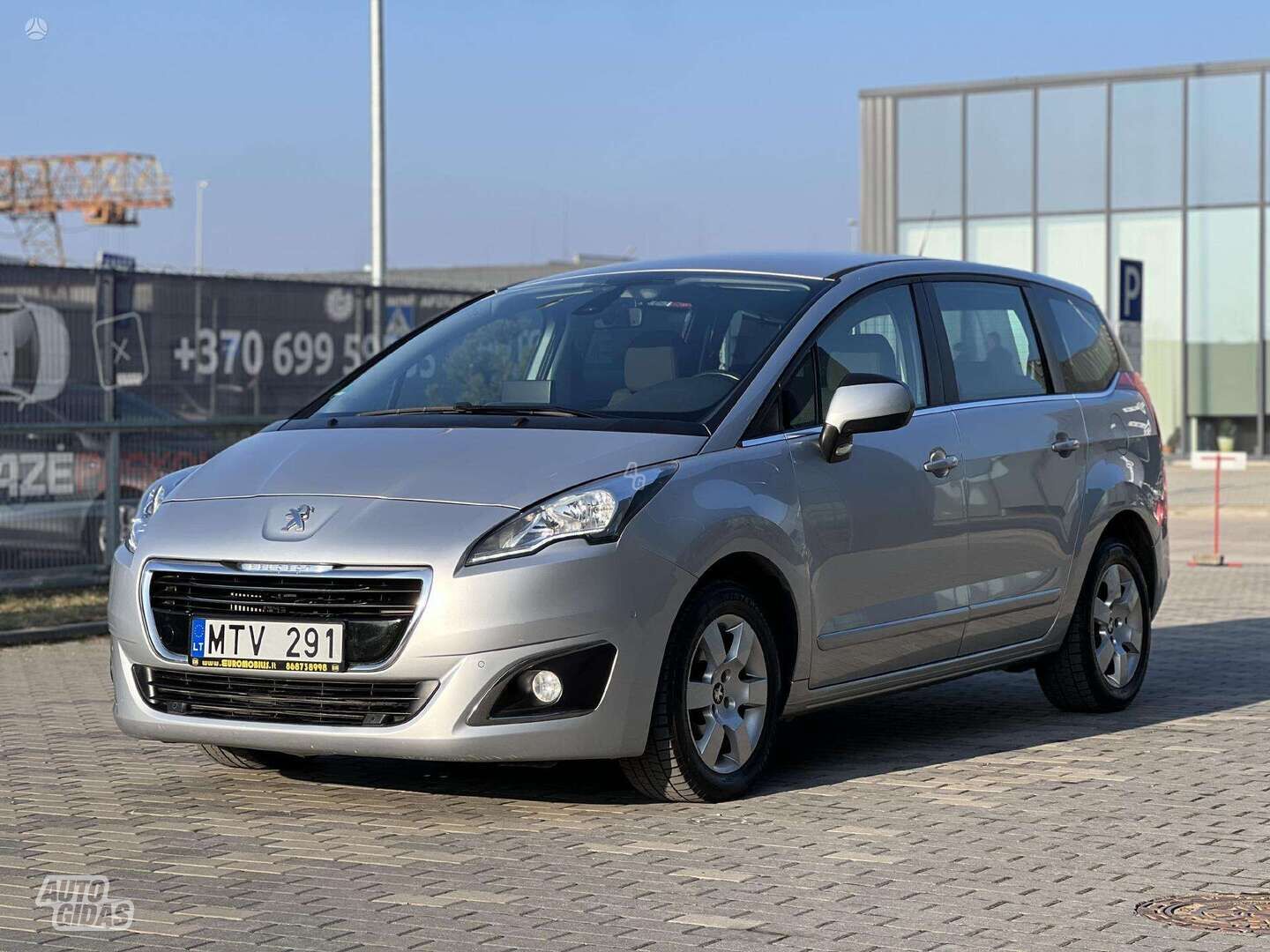 Peugeot 5008 2017 y Van