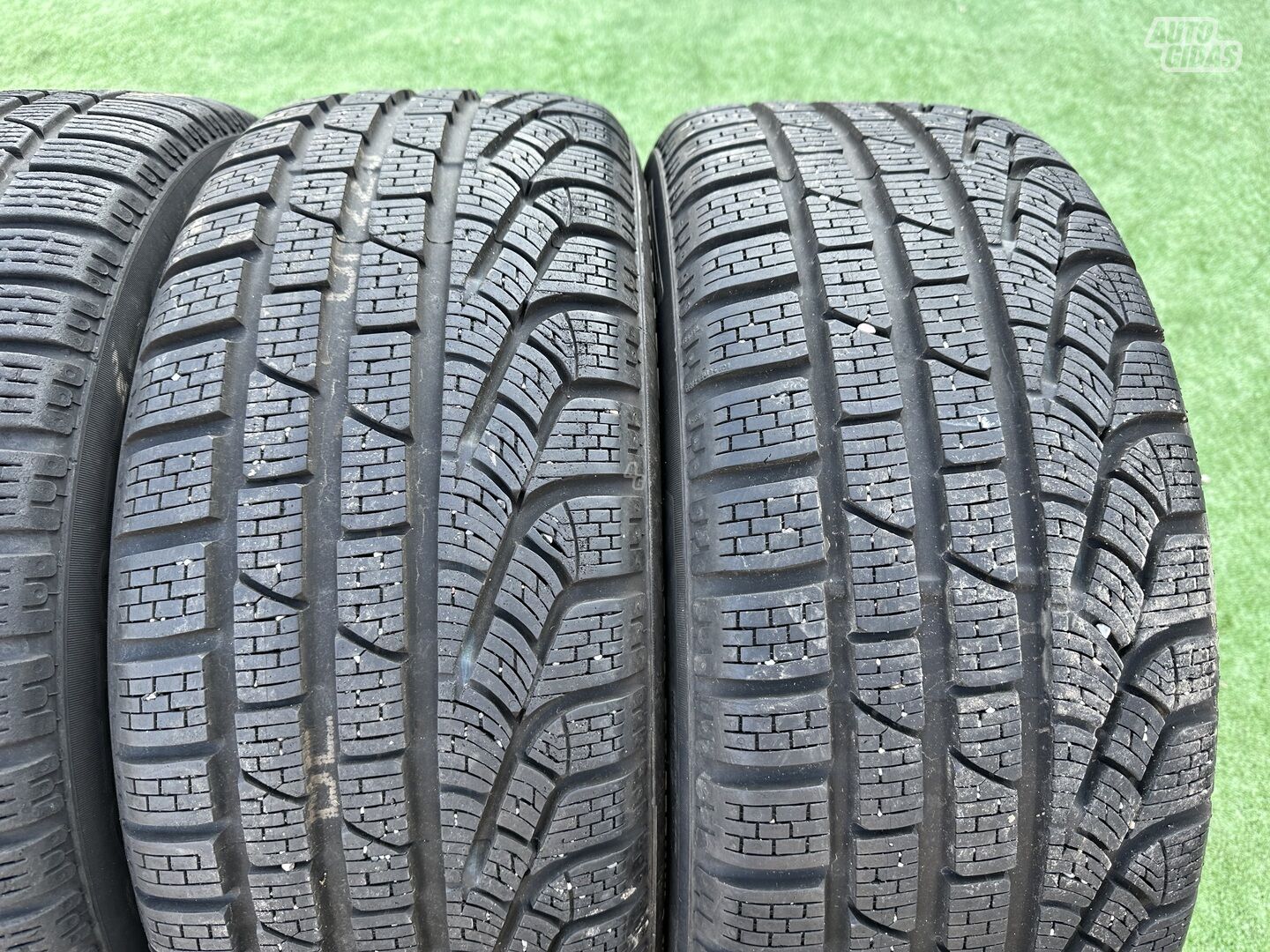 Pirelli Siunciam, 7-8mm R17 universal tyres passanger car