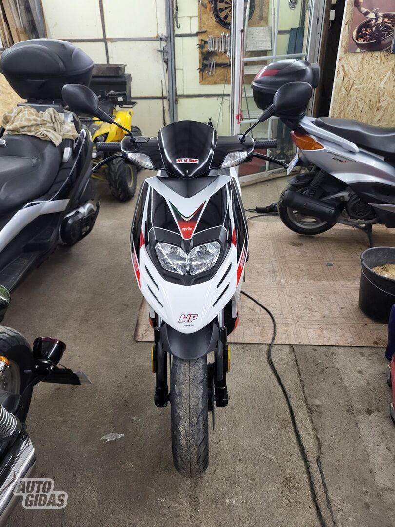 Aprilia SR 2013 y Scooter / moped