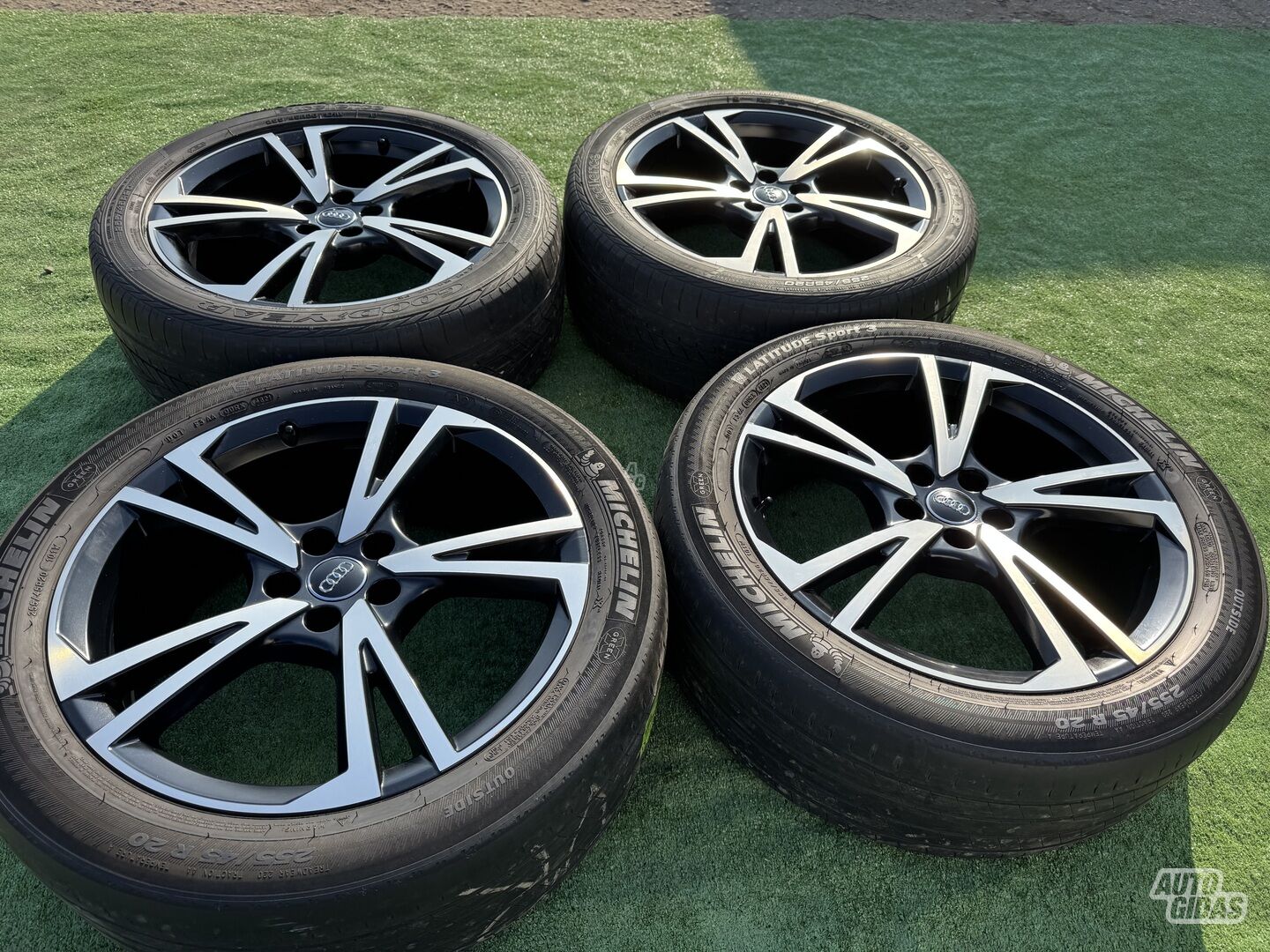 Audi Siunciam, 8J ET39 light alloy R20 rims