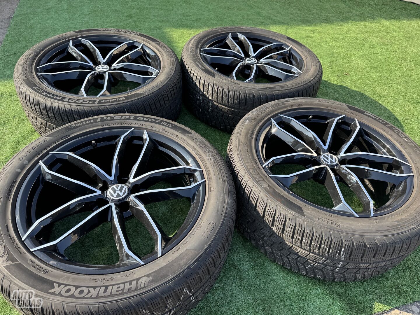 Volkswagen Siunciam, 9J ET22 light alloy R21 rims