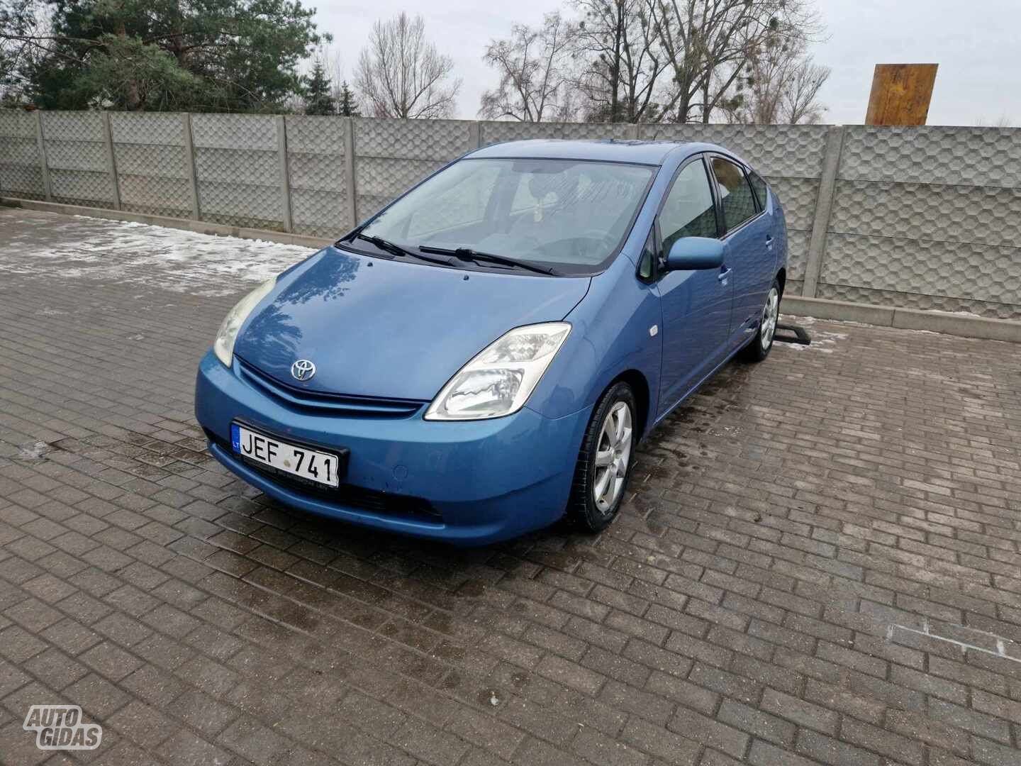 Toyota Prius 2005 г Хэтчбек