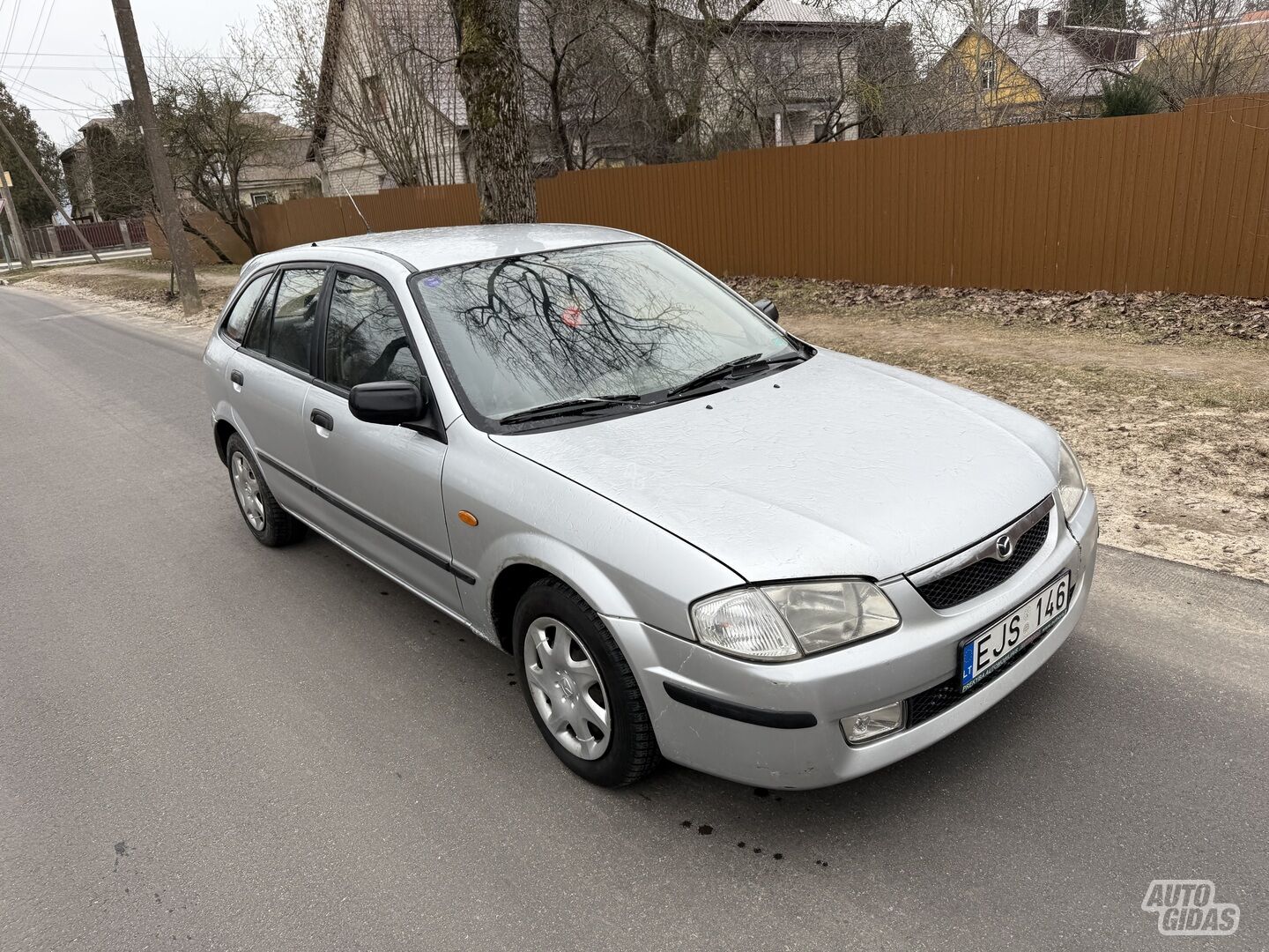 Mazda 323F 2000 y Hatchback