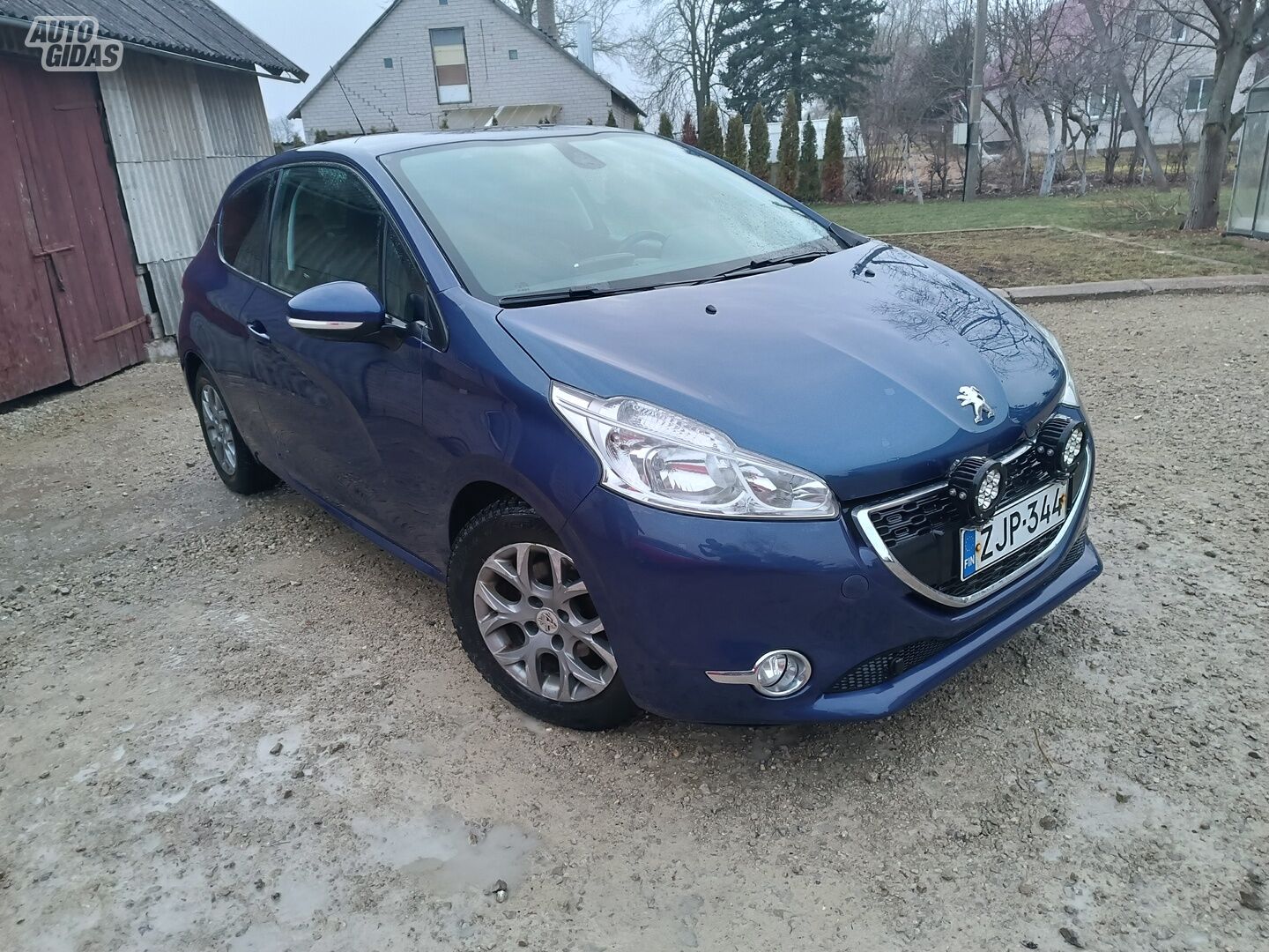 Peugeot 208 2013 г Внедорожник / Кроссовер