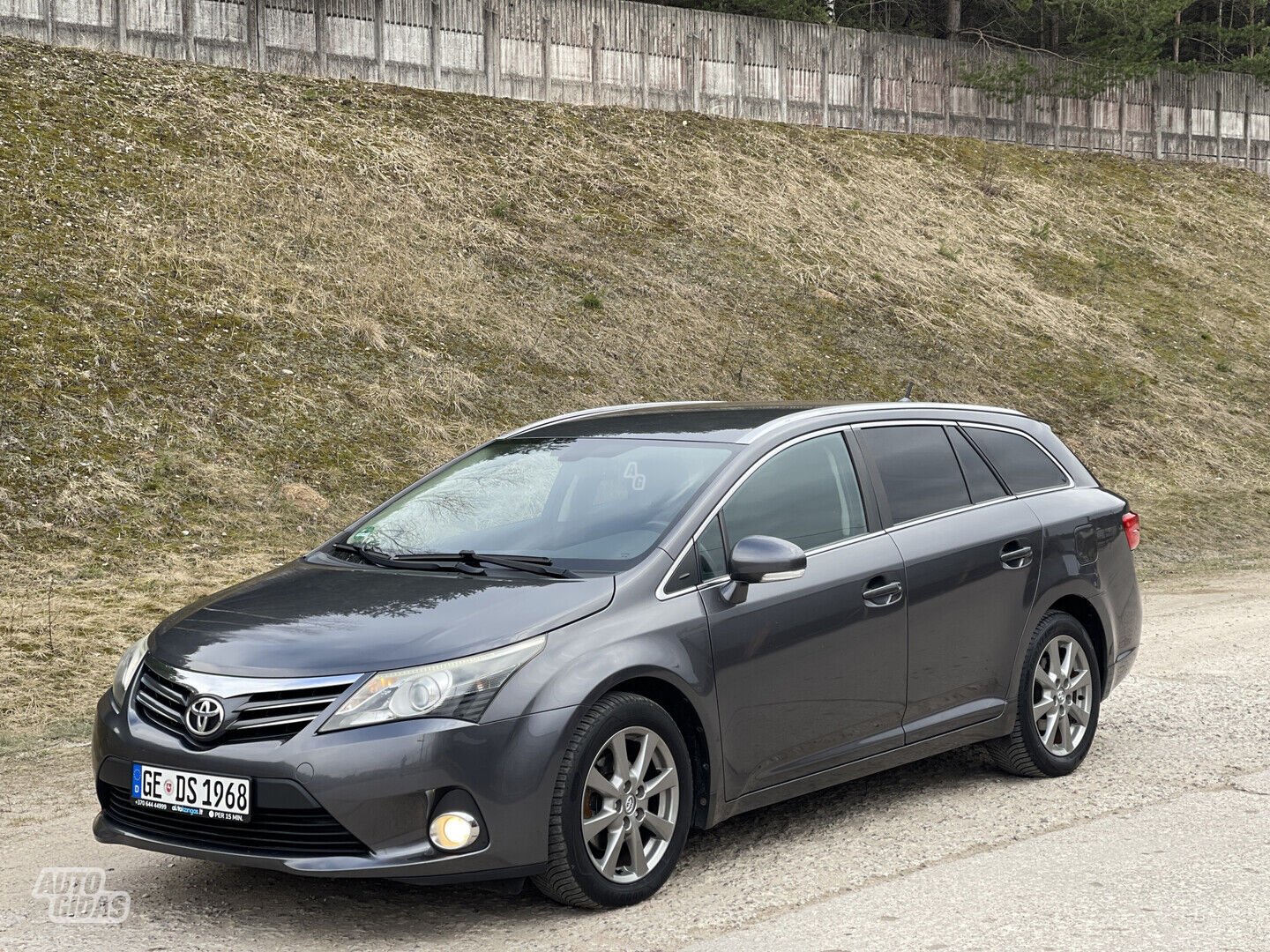 Toyota Avensis 2013 y Wagon