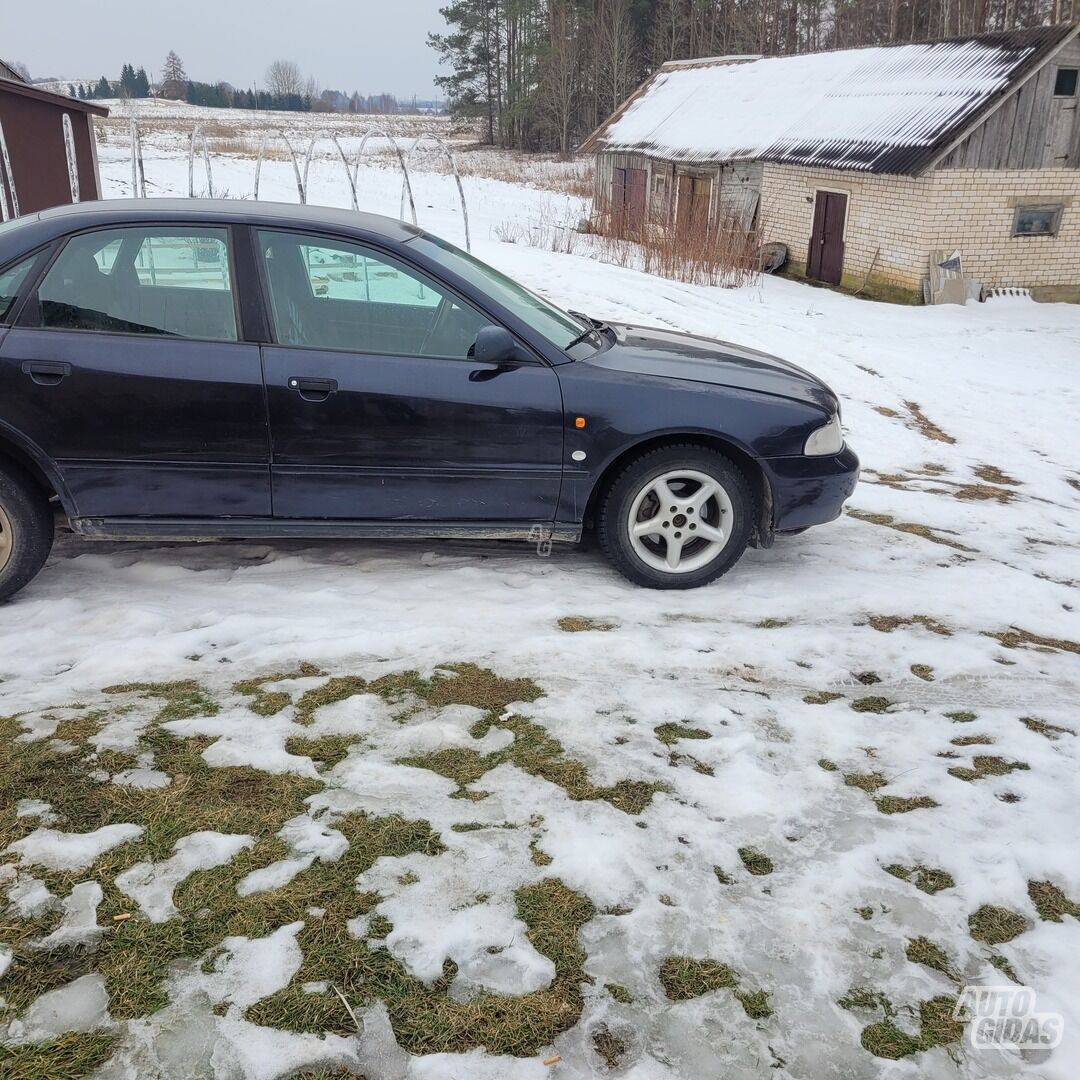 Audi A4 1995 m Sedanas