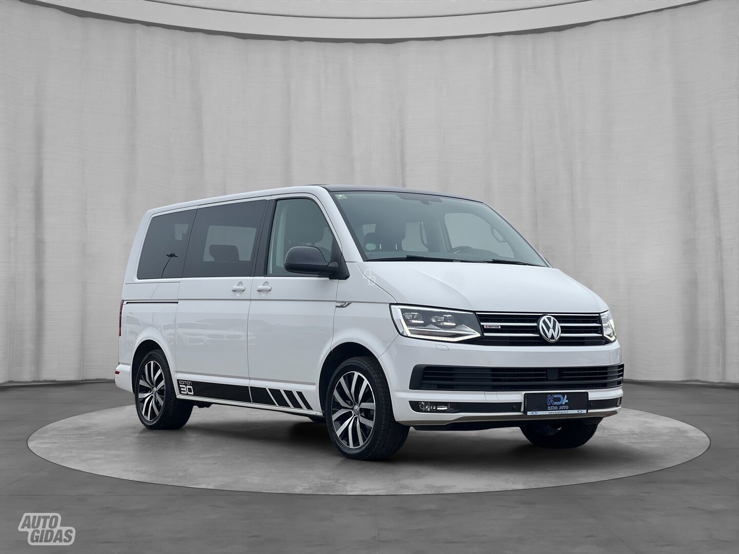 Volkswagen Multivan 2016 г Микроавтобус