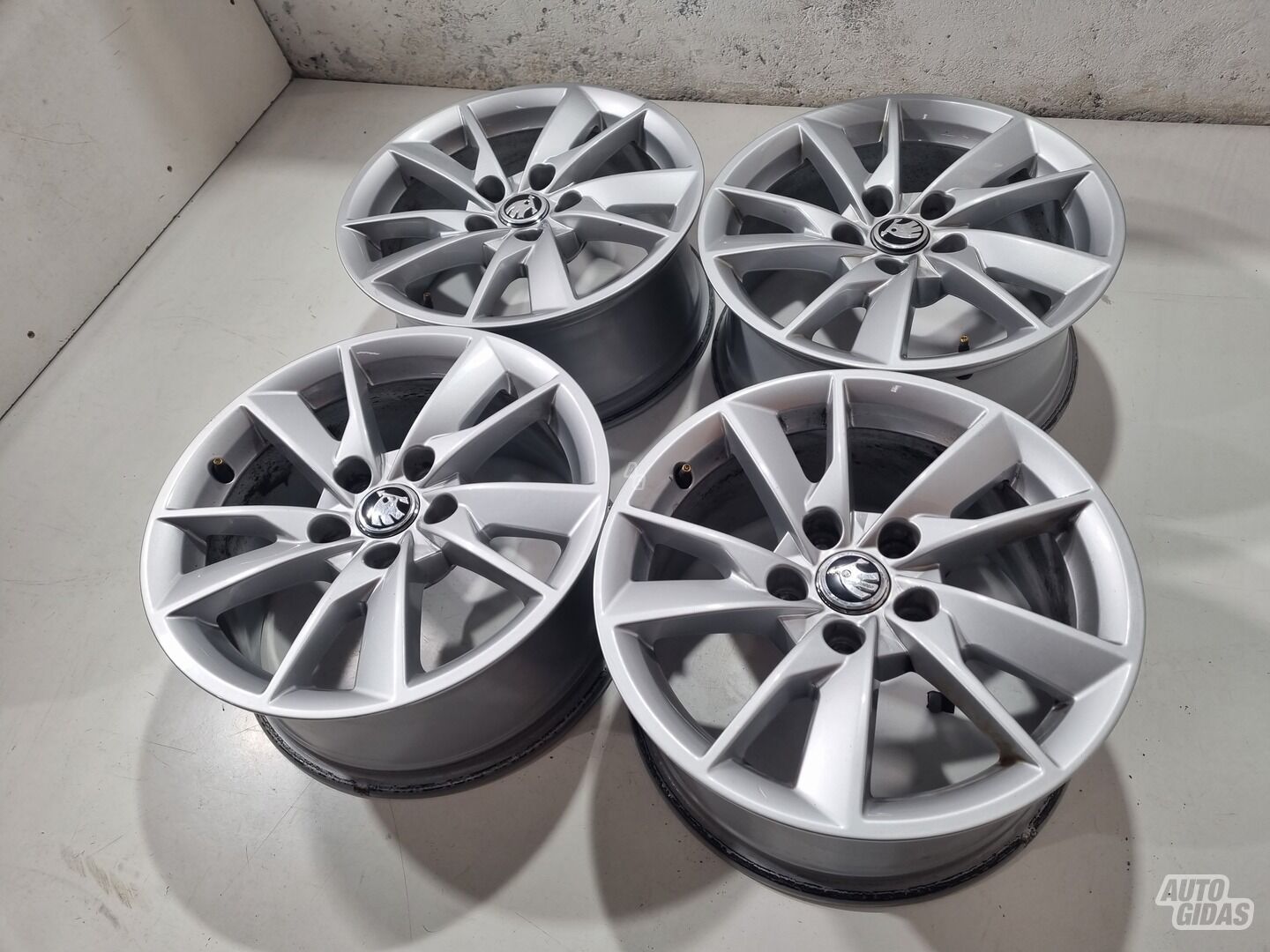 Skoda R16 Superb Superb light alloy R16 rims