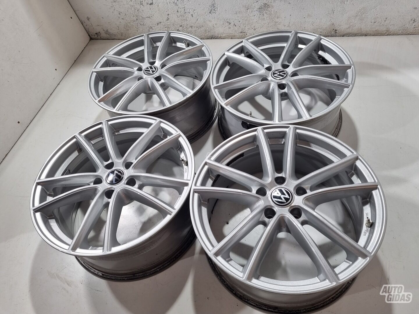 Volkswagen Passat R18 Passat light alloy R18 rims