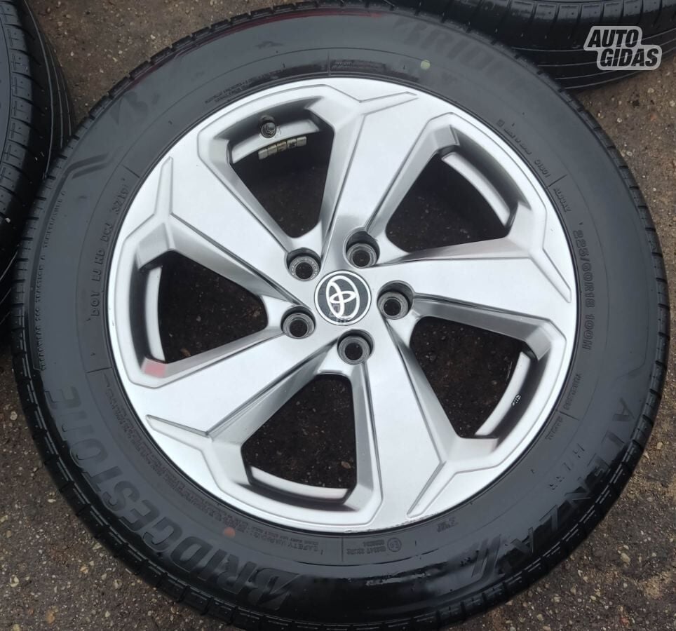 RAV4 light alloy R18 rims