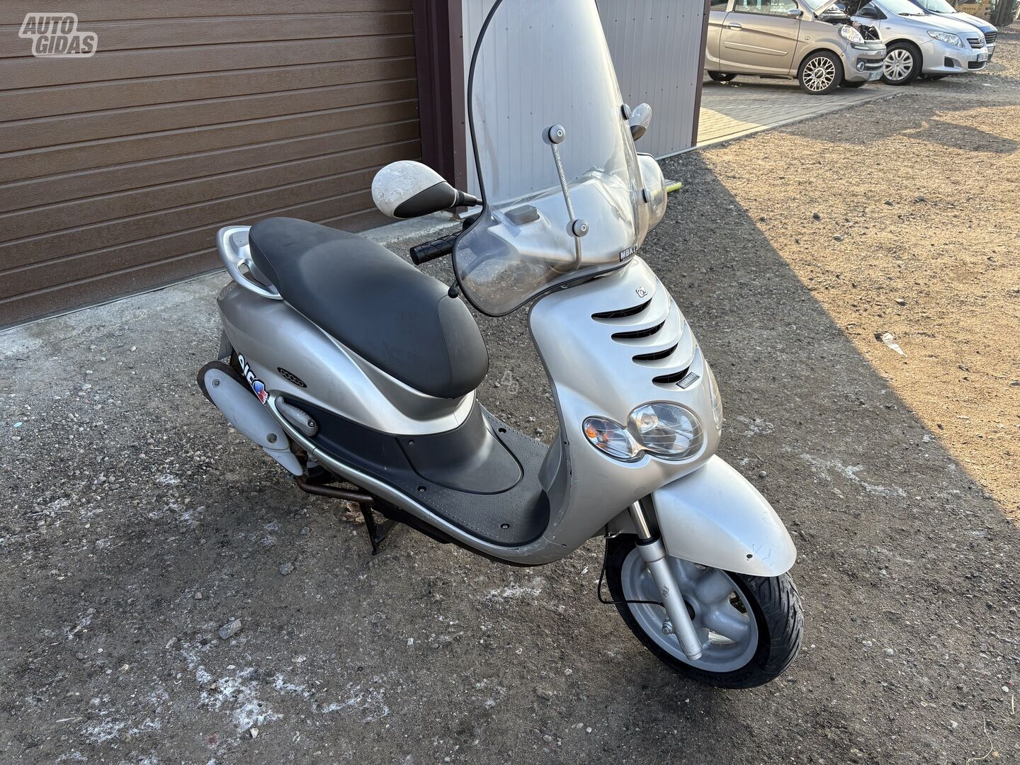 Yamaha 2002 y Scooter / moped