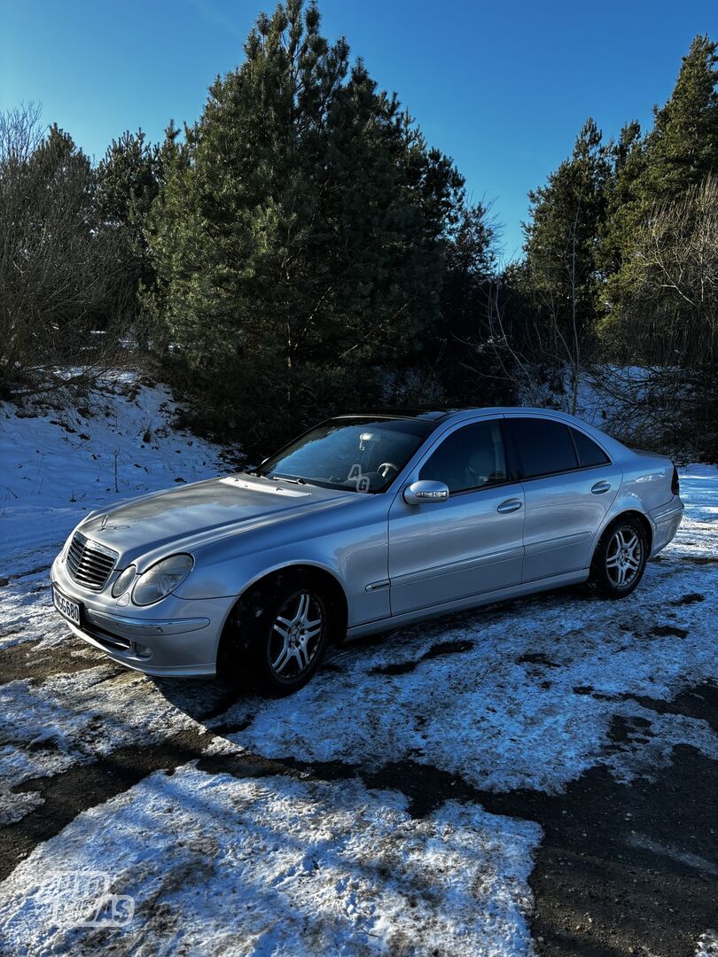 Mercedes-Benz E 270 2002 г Седан