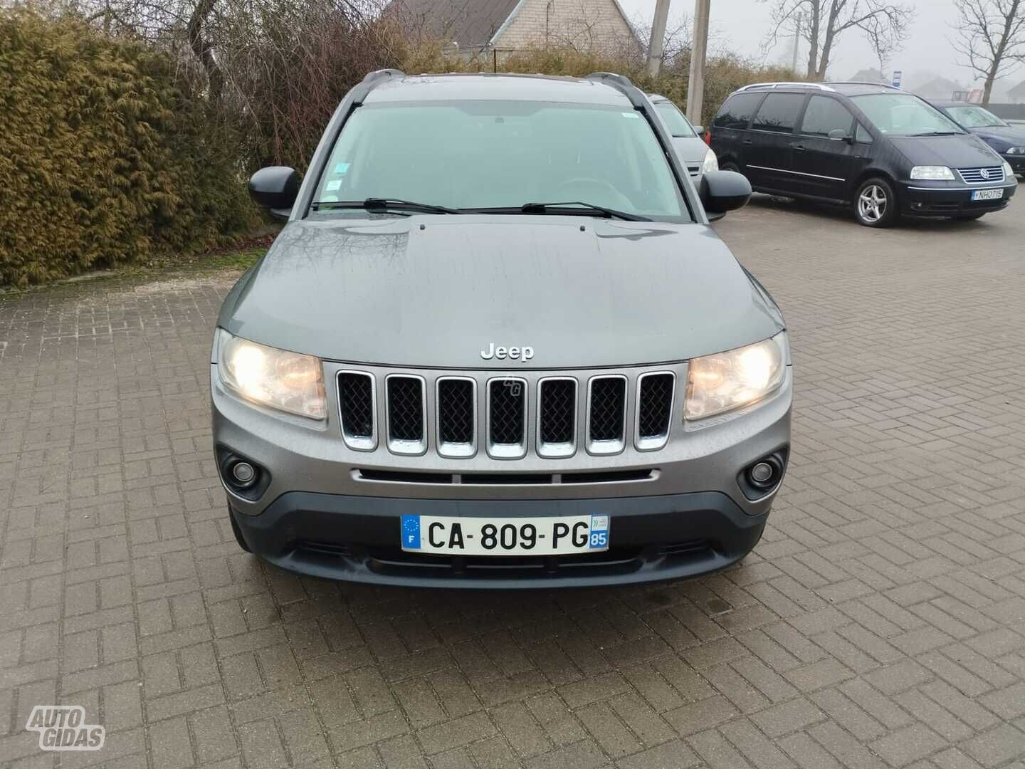 Jeep Compass 2012 г Внедорожник / Кроссовер