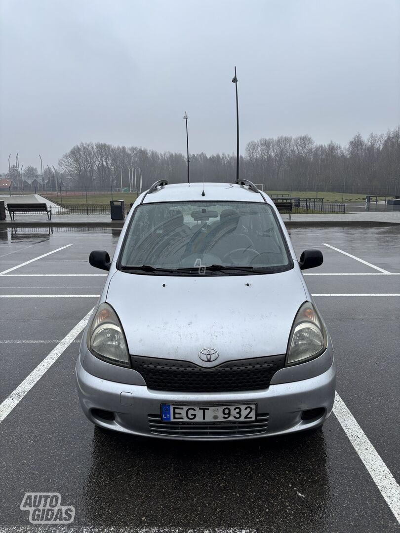 Toyota Yaris Verso 1999 г Хэтчбек