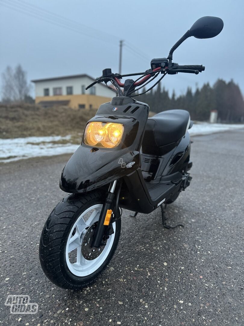 Yamaha Booster 2012 y Scooter / moped