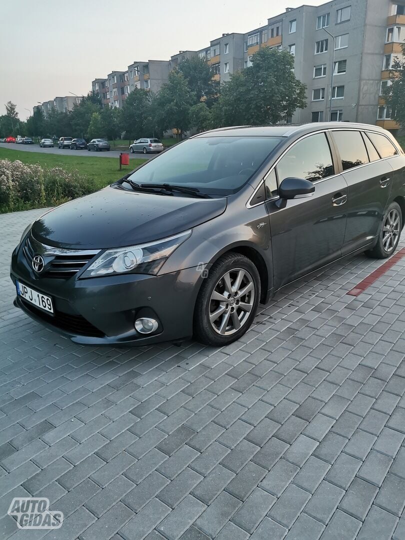 Toyota Avensis 2012 г Универсал