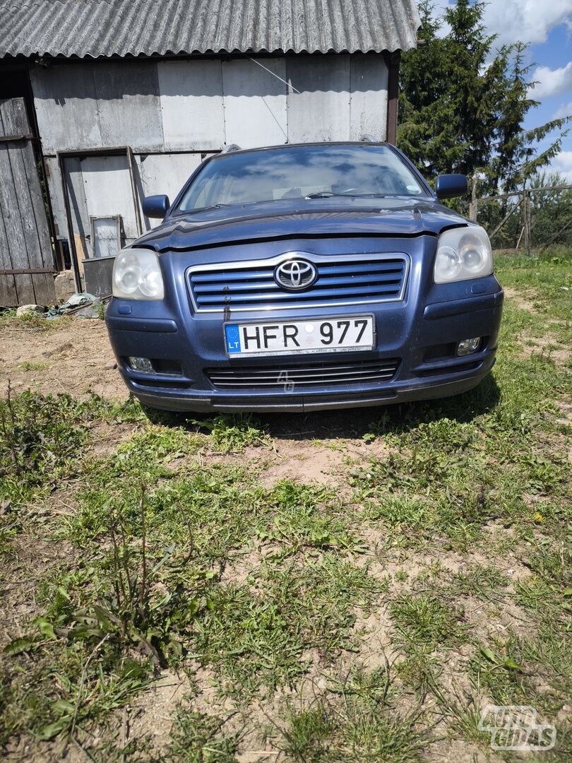 Toyota Avensis 2004 m dalys