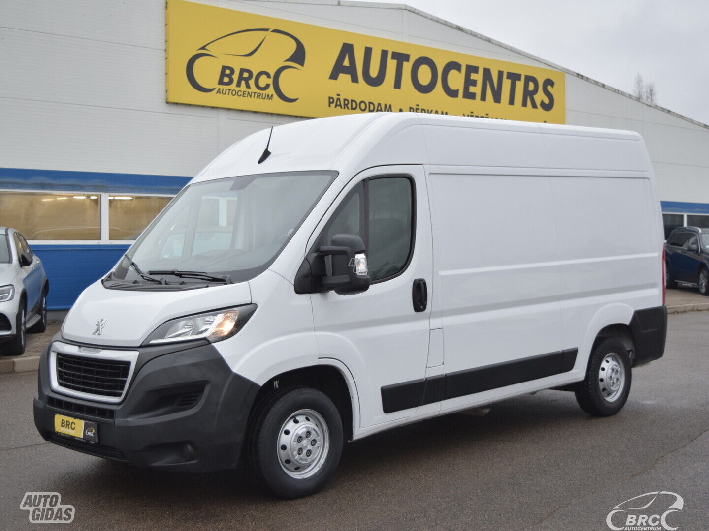 Peugeot Boxer 2021 y Commercial auto (with box)