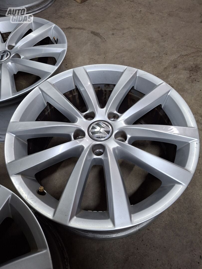 Volkswagen light alloy R17 rims