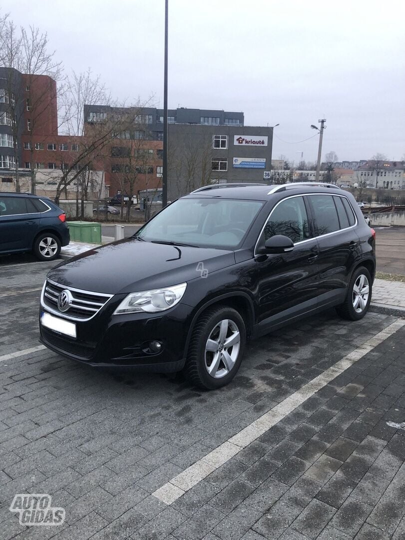 Volkswagen Tiguan 2010 г Внедорожник / Кроссовер