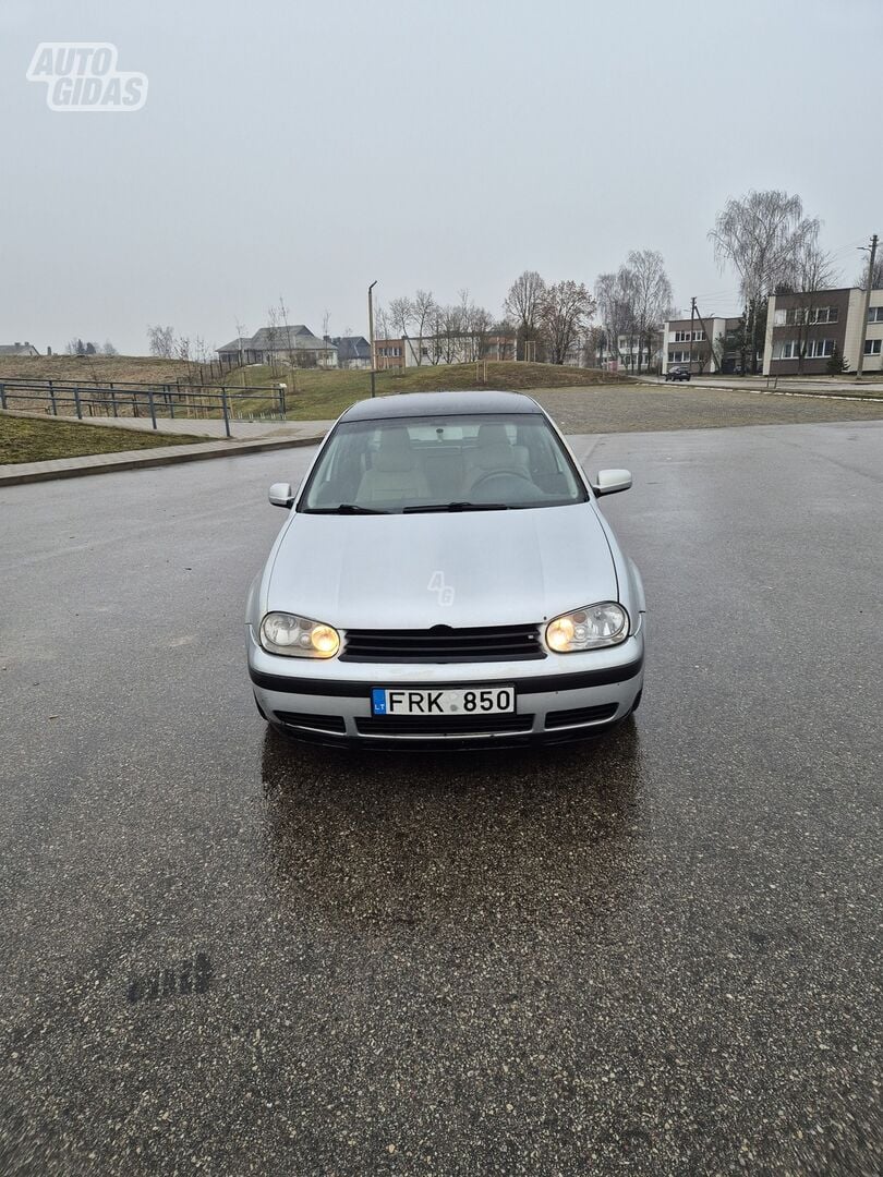 Volkswagen Golf 2002 г Хэтчбек