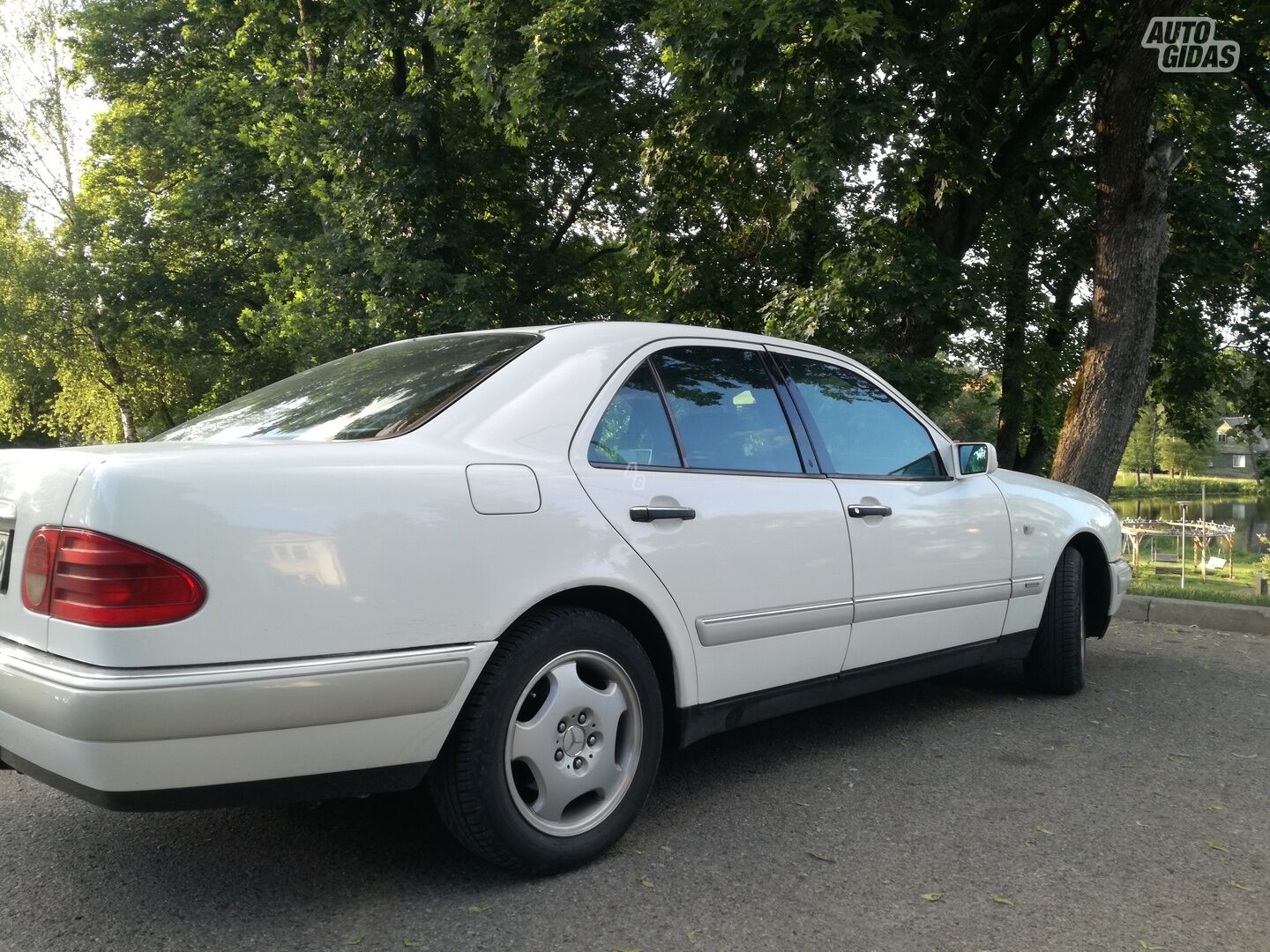 Mercedes-Benz E 290 1996 г Седан