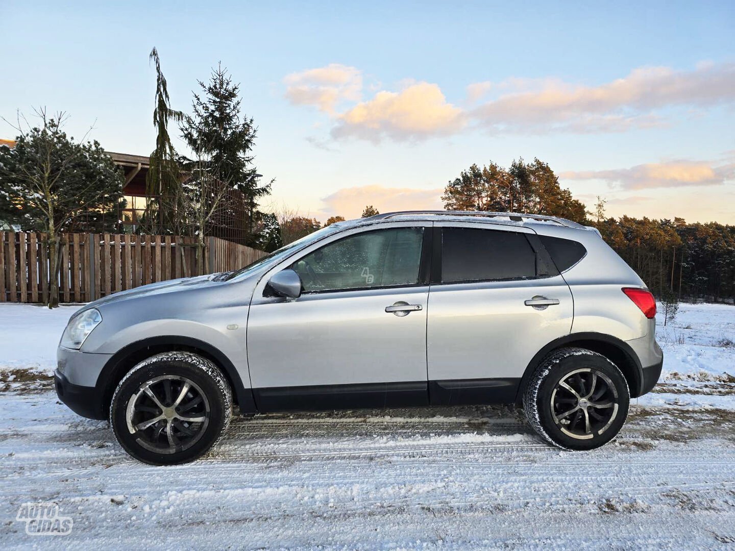 Nissan Qashqai 2009 y Off-road / Crossover