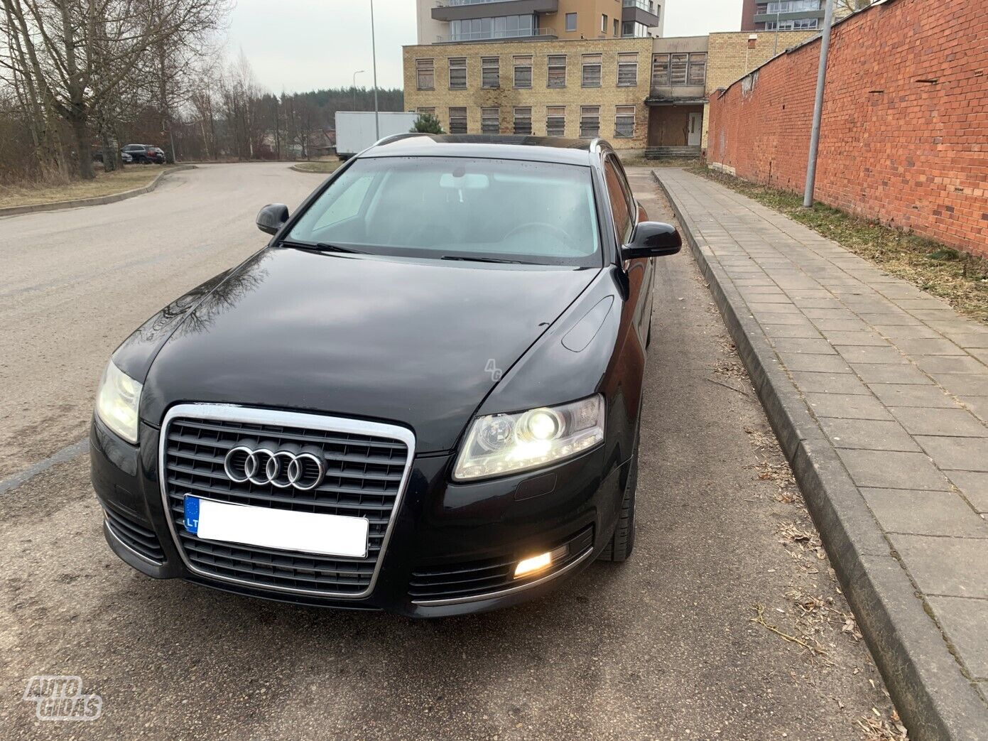 Audi A6 2010 m Universalas