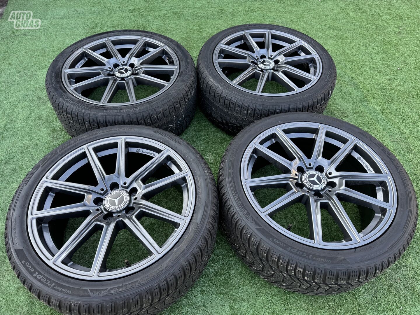 Mercedes-Benz Siunciam, 8J ET45 light alloy R18 rims