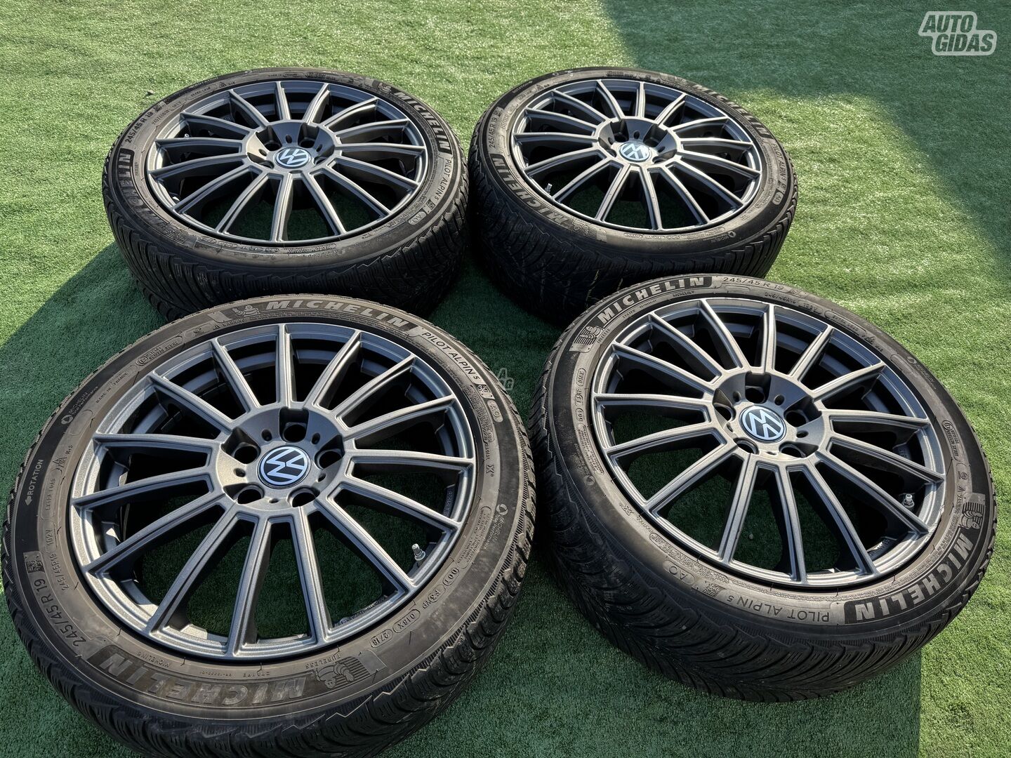 Volkswagen Siunciam, 8J ET37 Transporter light alloy R19 rims